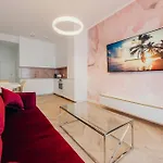 3 Bedrooms Premium Bella Rosa For 8 Guests With Ac And Underground Parking