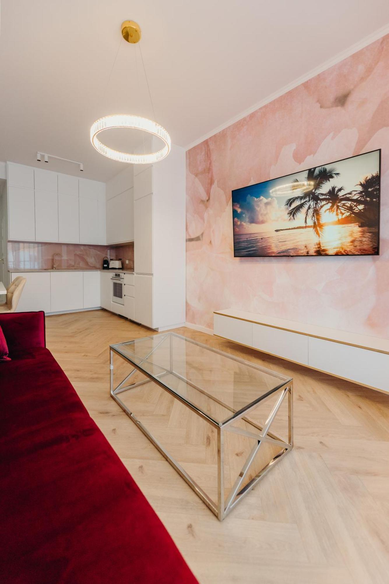 3 Bedrooms Premium Bella Rosa For 8 Guests With Ac And Underground Parking Rzeszów