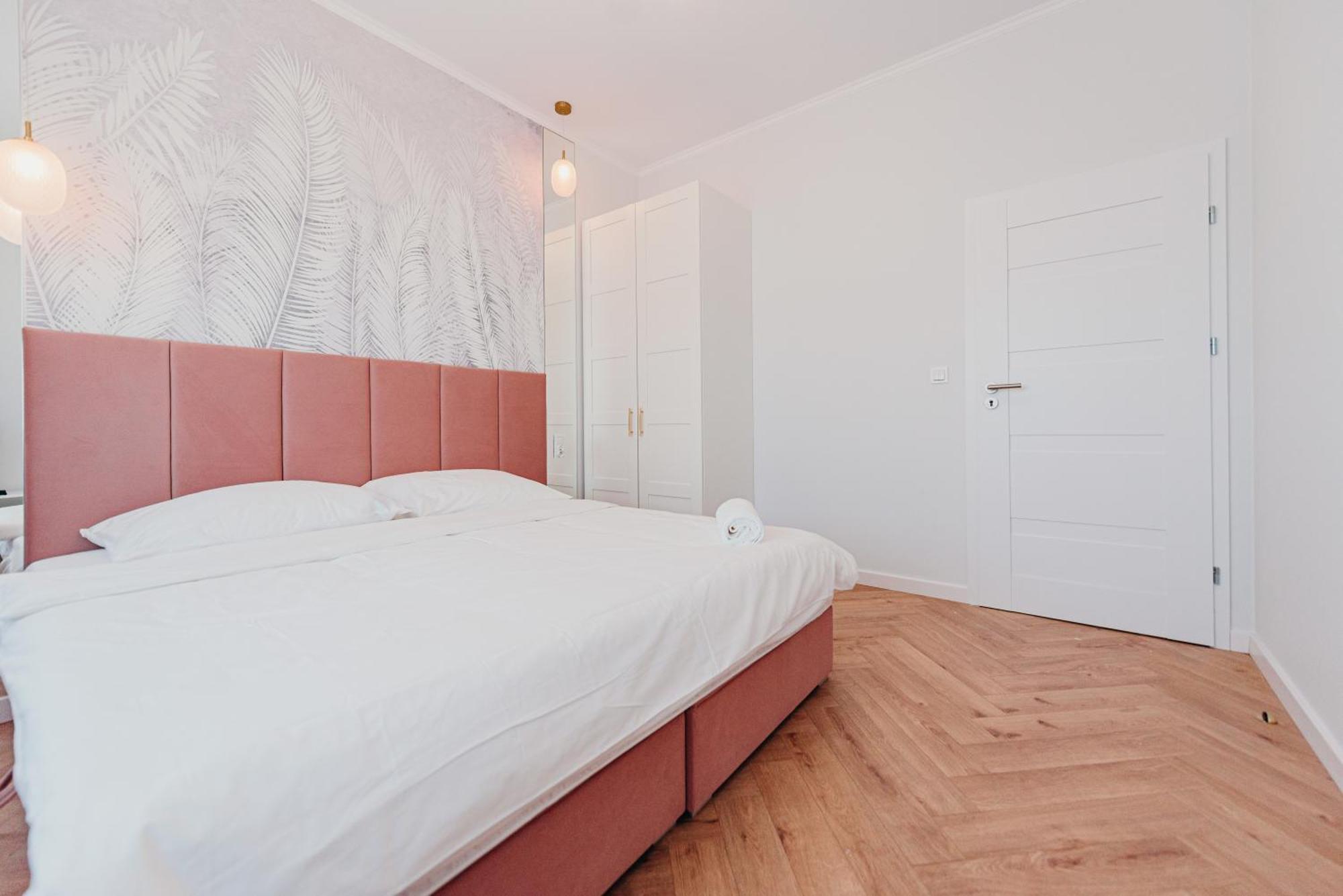 3 Bedrooms Premium Bella Rosa For 8 Guests With Ac And Underground Parking * Rzeszów