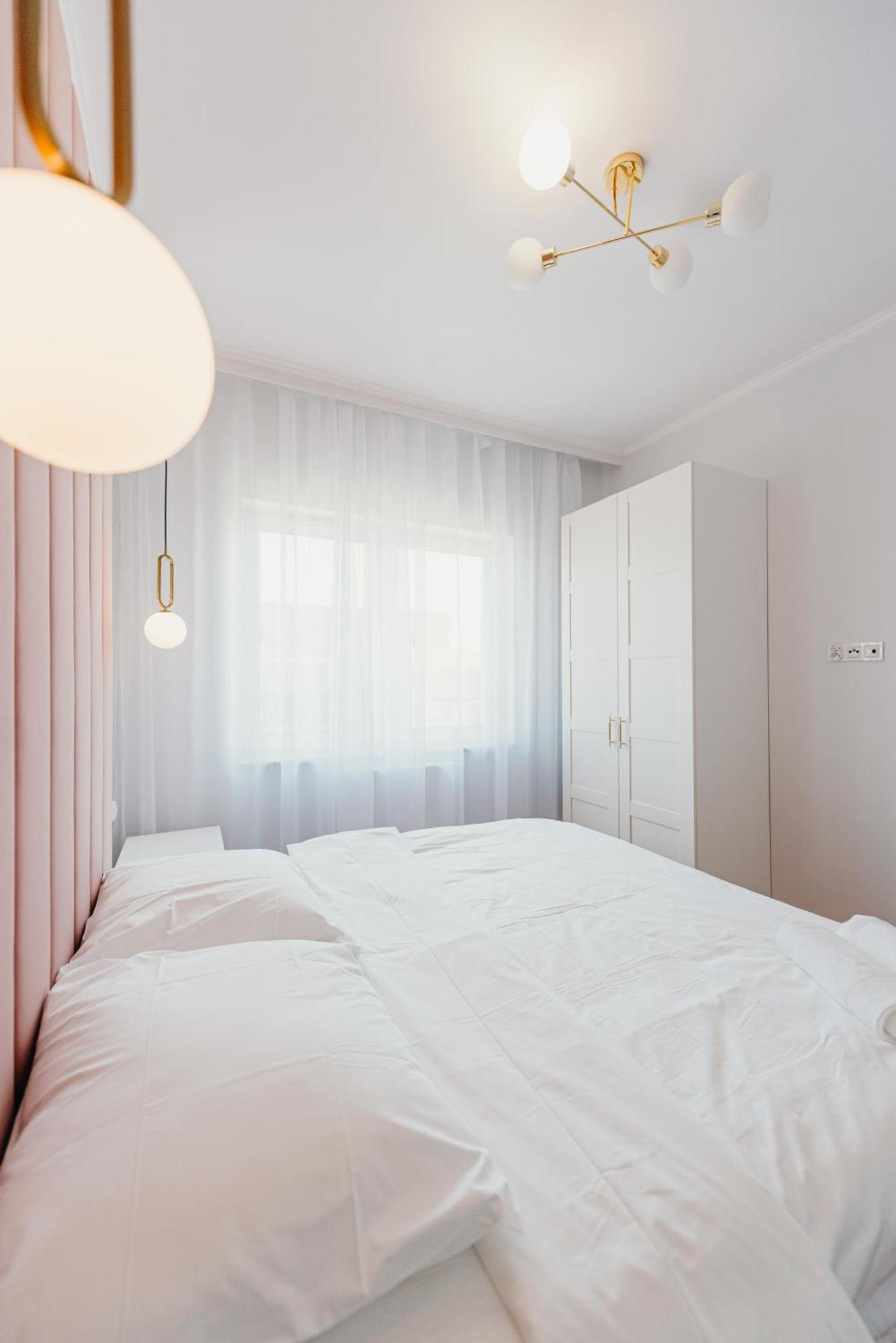 3 Bedrooms Premium Bella Rosa For 8 Guests With Ac And Underground Parking Rzeszów