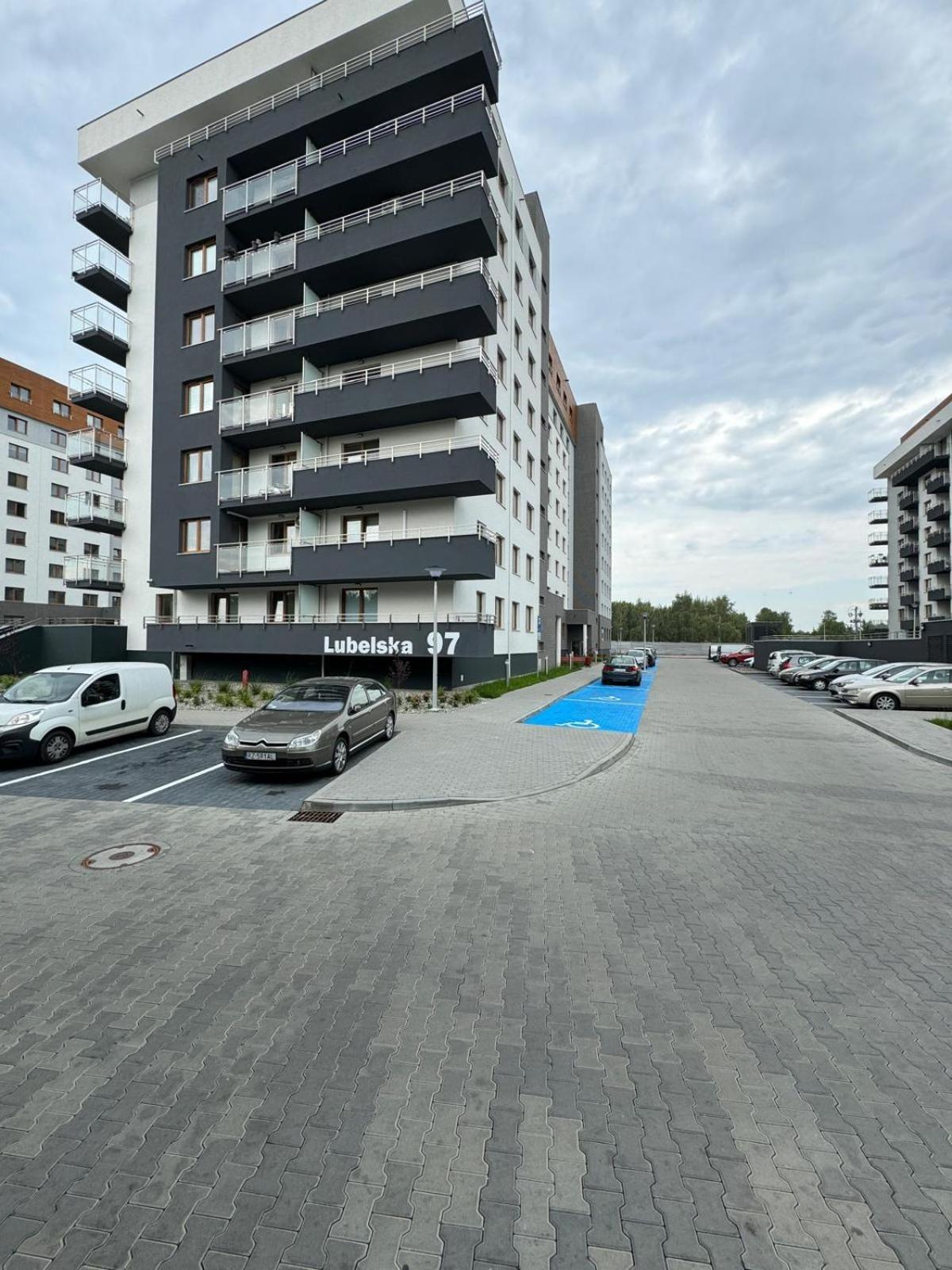 3 Bedrooms Premium Bella Rosa For 8 Guests With Ac And Underground Parking Apartment *
